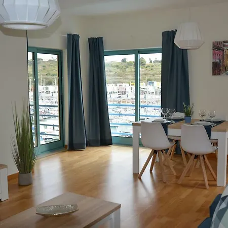 Апартаменти Stunning With Marina Views *